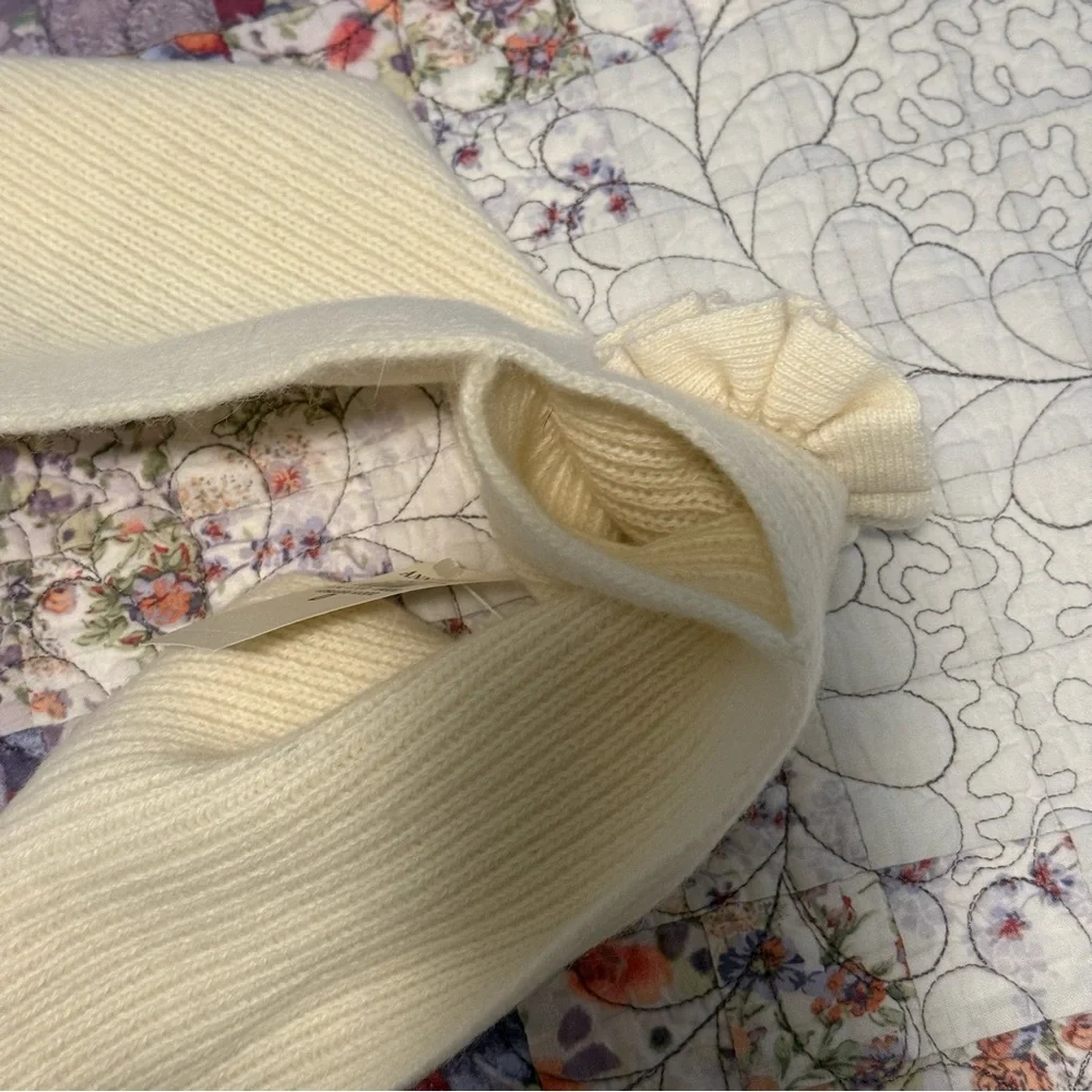 Ann Taylor Vintage Scarf🧣and Gloves - Picture 3 of 9